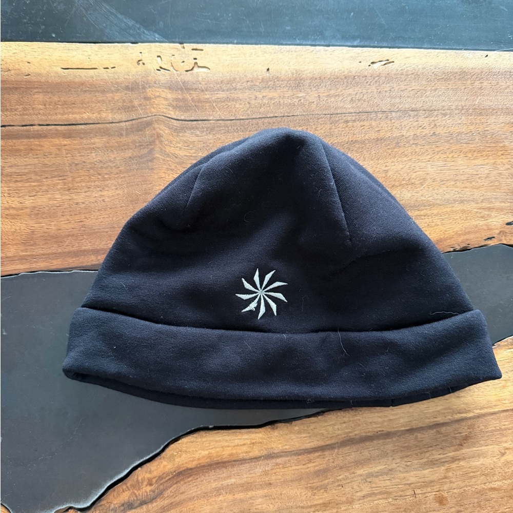 Black Athleta Runner’s Beanie